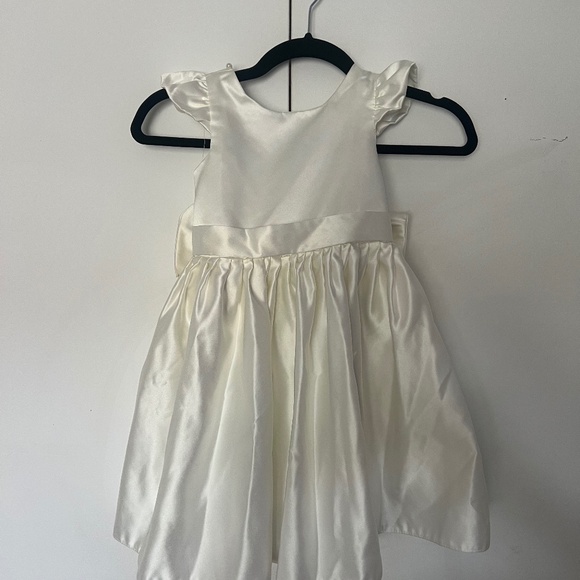 V-Back Satin Flower Girl Dress Girls - Ivory Size 4 - Picture 1 of 2
